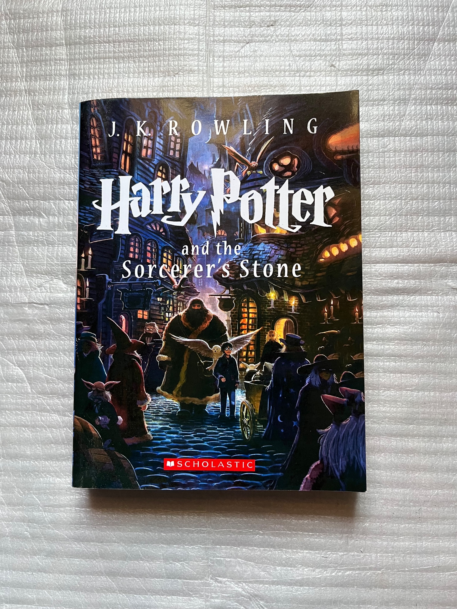 کتاب هری پاتر و سنگ جادو (زبان اصلی)