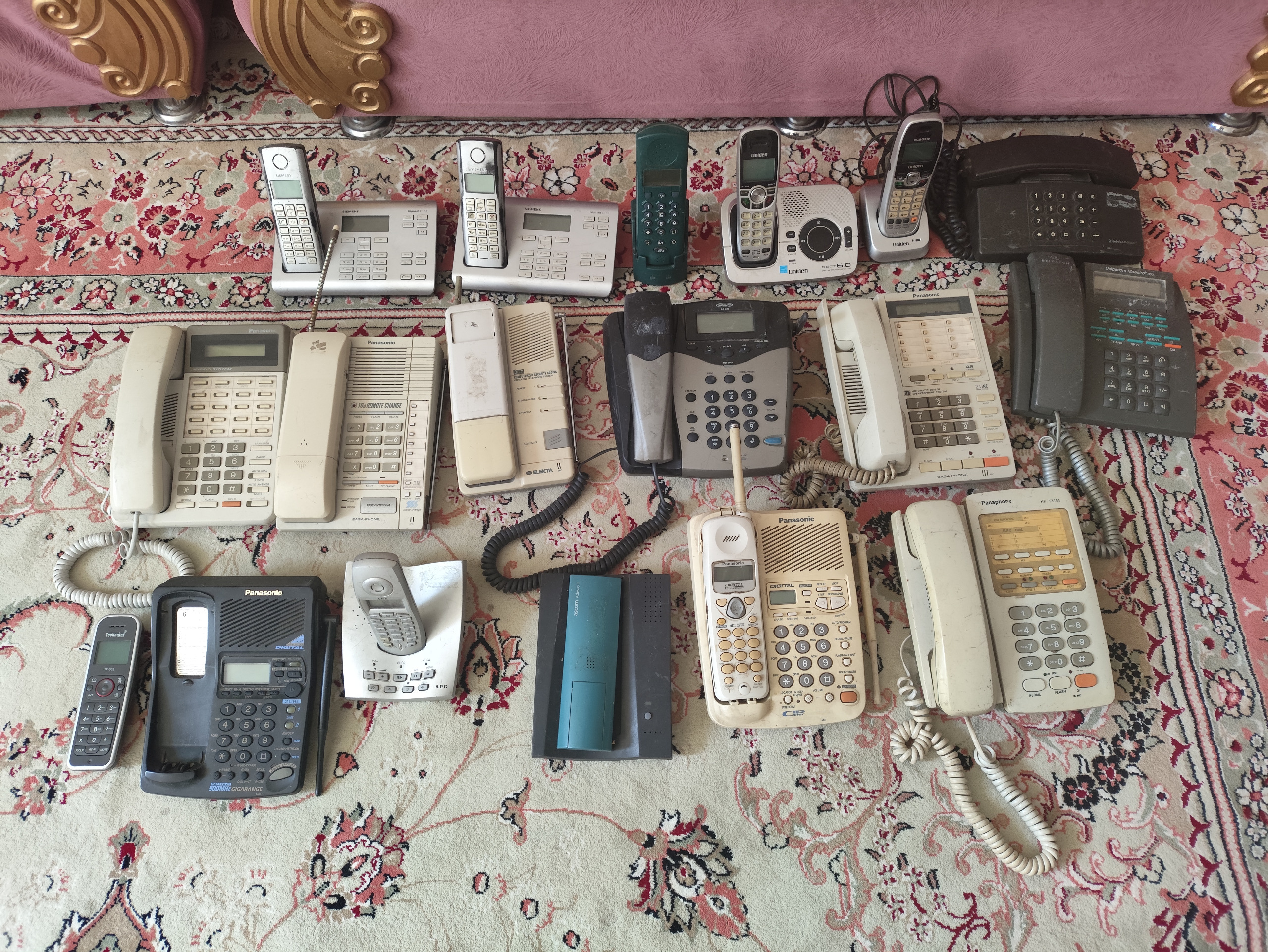 تعداد 15 عدد تلفن