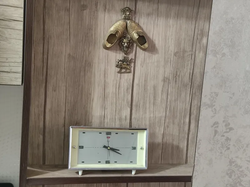 ساعت رومیزی قدیمی