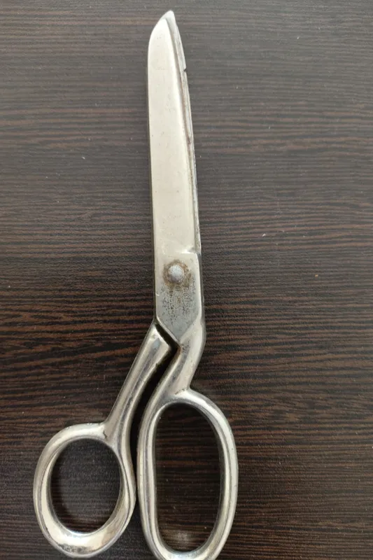 قیچی قدیمی مارک