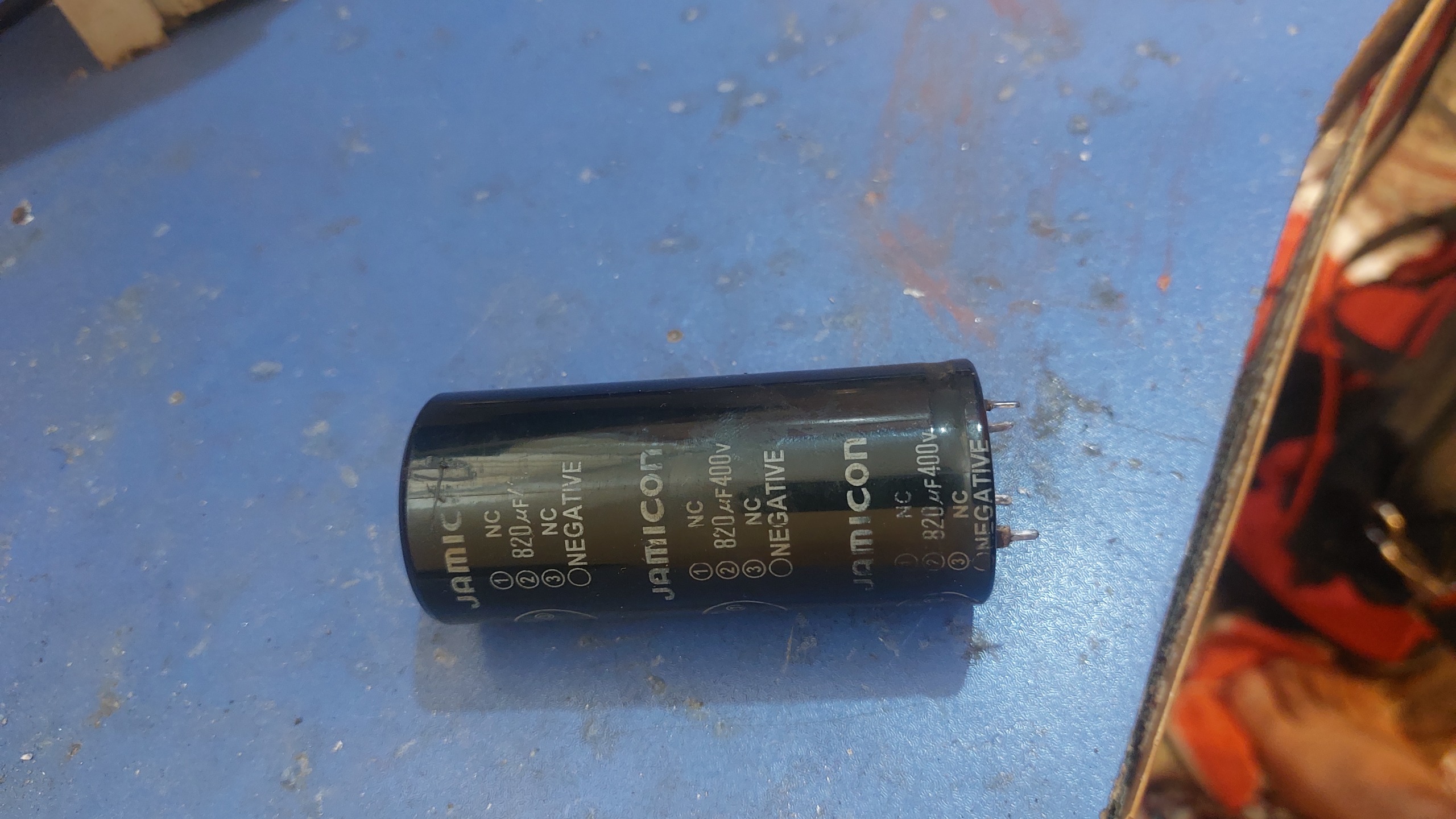 خازن 820 میکرو فاراد 400 ولت جامیکون اورجینال