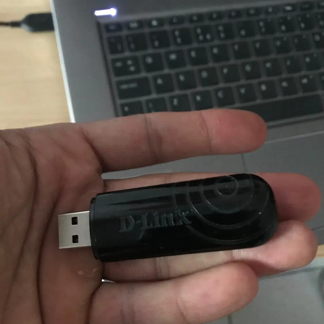 کارت شبکه usb و بی سیم D-link مدل dwa-132