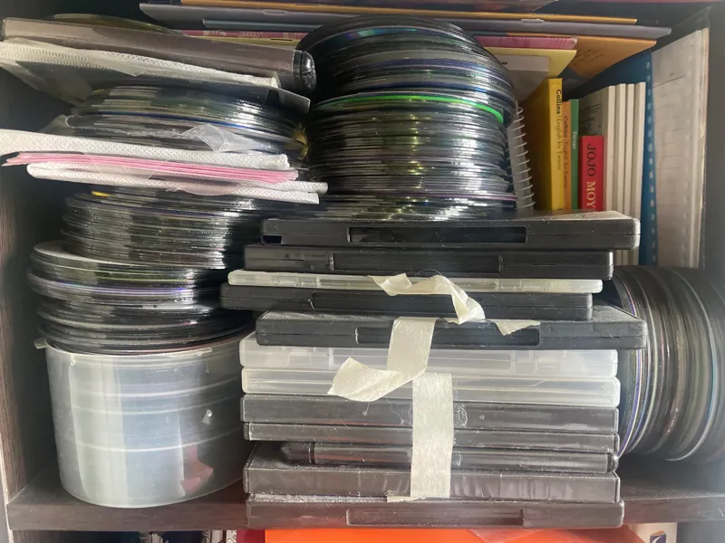 دویست سیصدتا دیویدی و سی دی میخاین؟