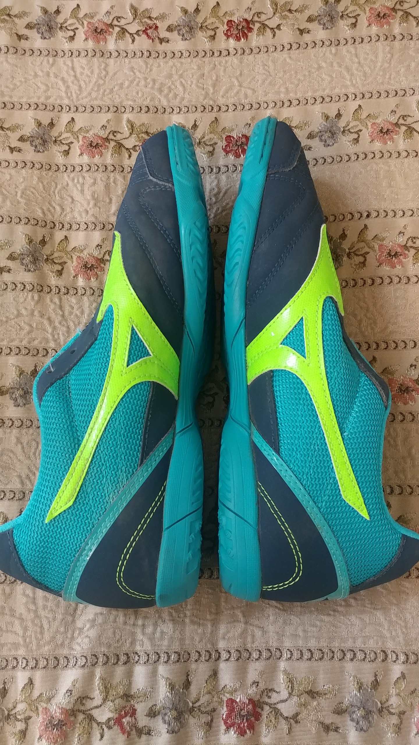 کفش سالنی فوتسال میزانو