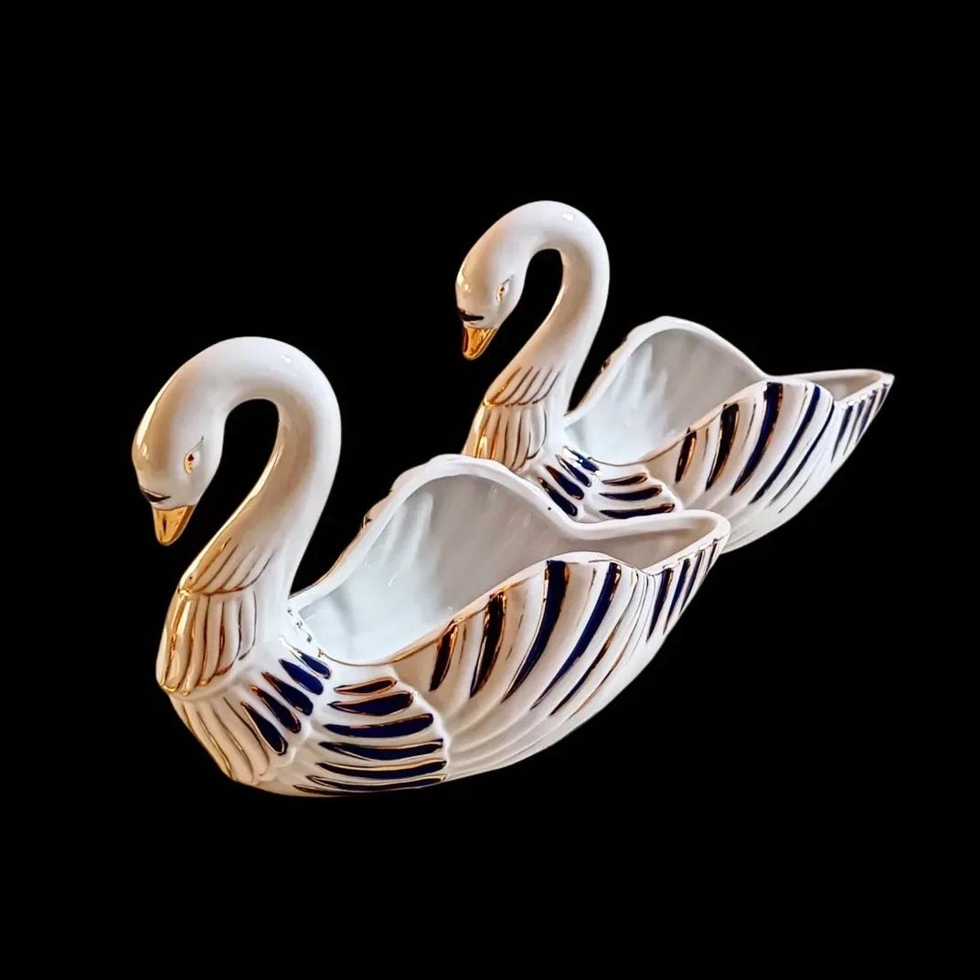 ارسال رایگان شکلات خوری چبنی بسیار زیبا با طرح قو