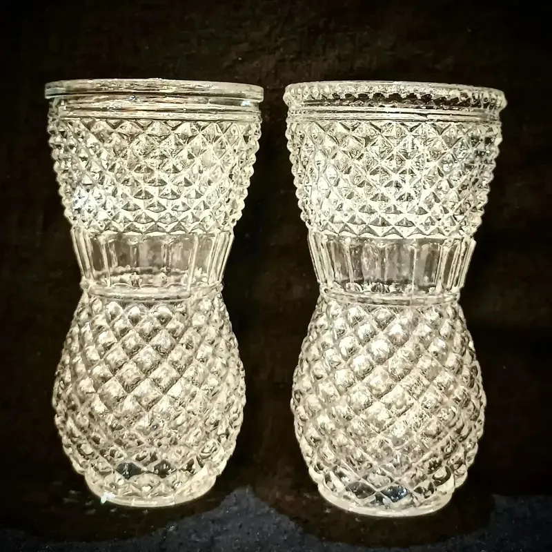 گلدان بلور قدیمی خشتی با قدمتی بالای 40سال