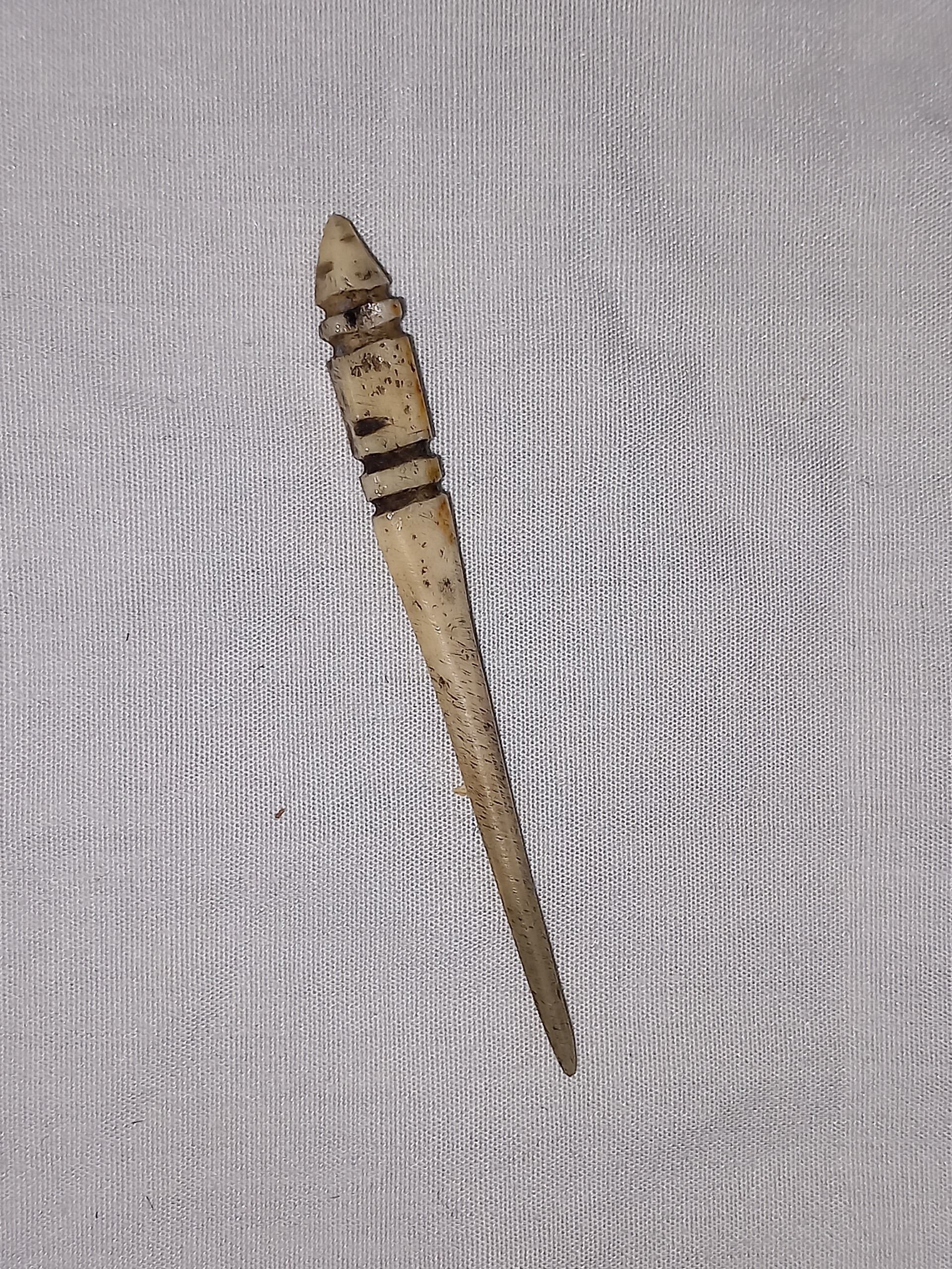 قلم کوچک سرمه کشی استخوانی قدیمی یا چوب سرمه