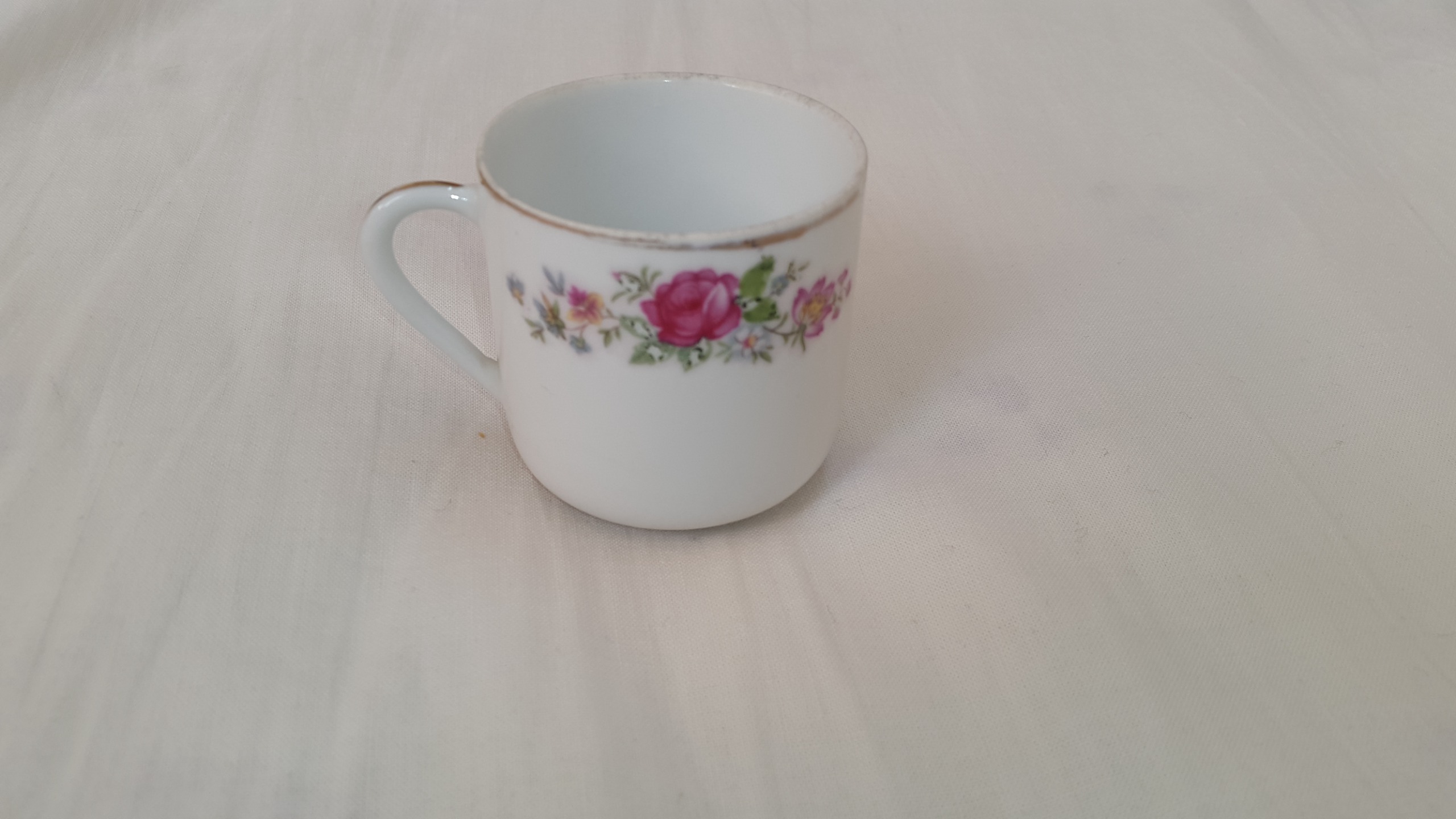 فنجان کوچک گلسرخی آنتیک قبل انقلاب