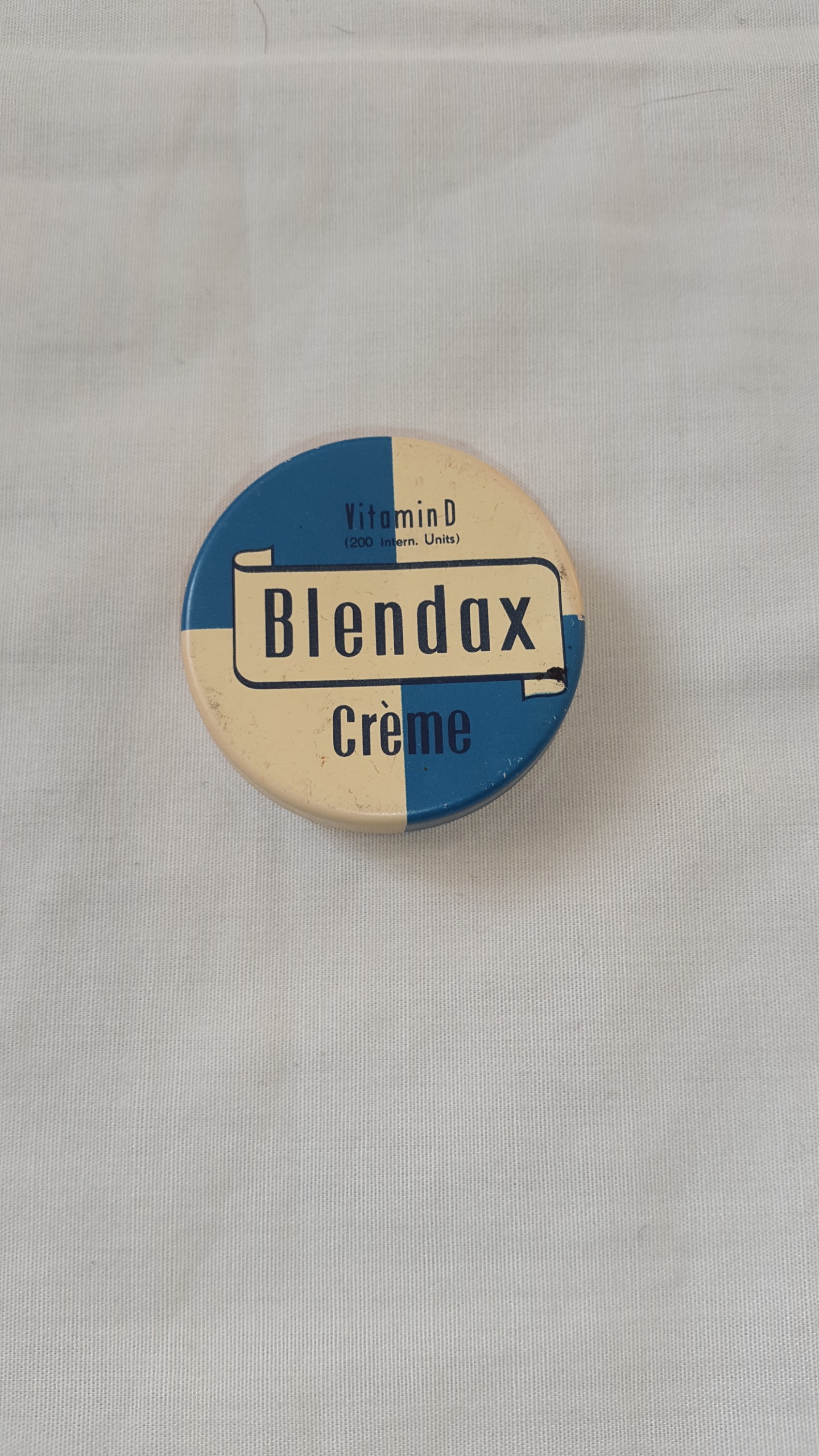 قوطی خیلی کوچک کرم قدیمی زمان شاه