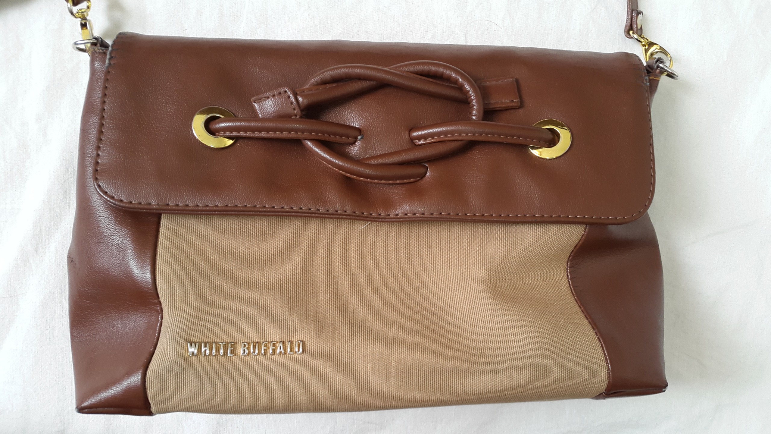 کیف چرم زنانه برند بوفالوی سفید