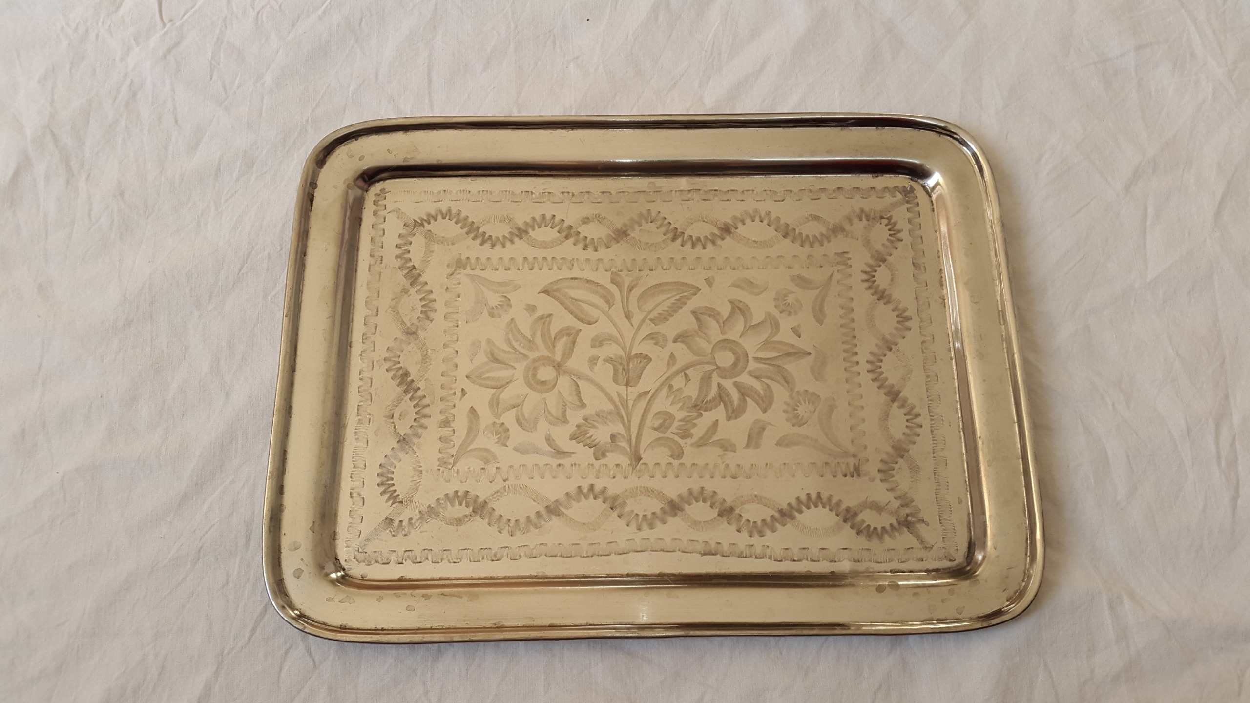 سینی برنجی قدیمی طرحدار-سنگین و محکم