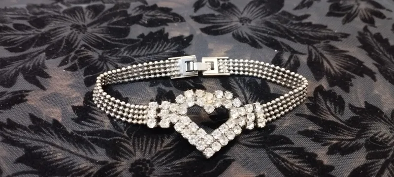 دستبند طرح قلب جواهر نشان خاص و چشم نواز