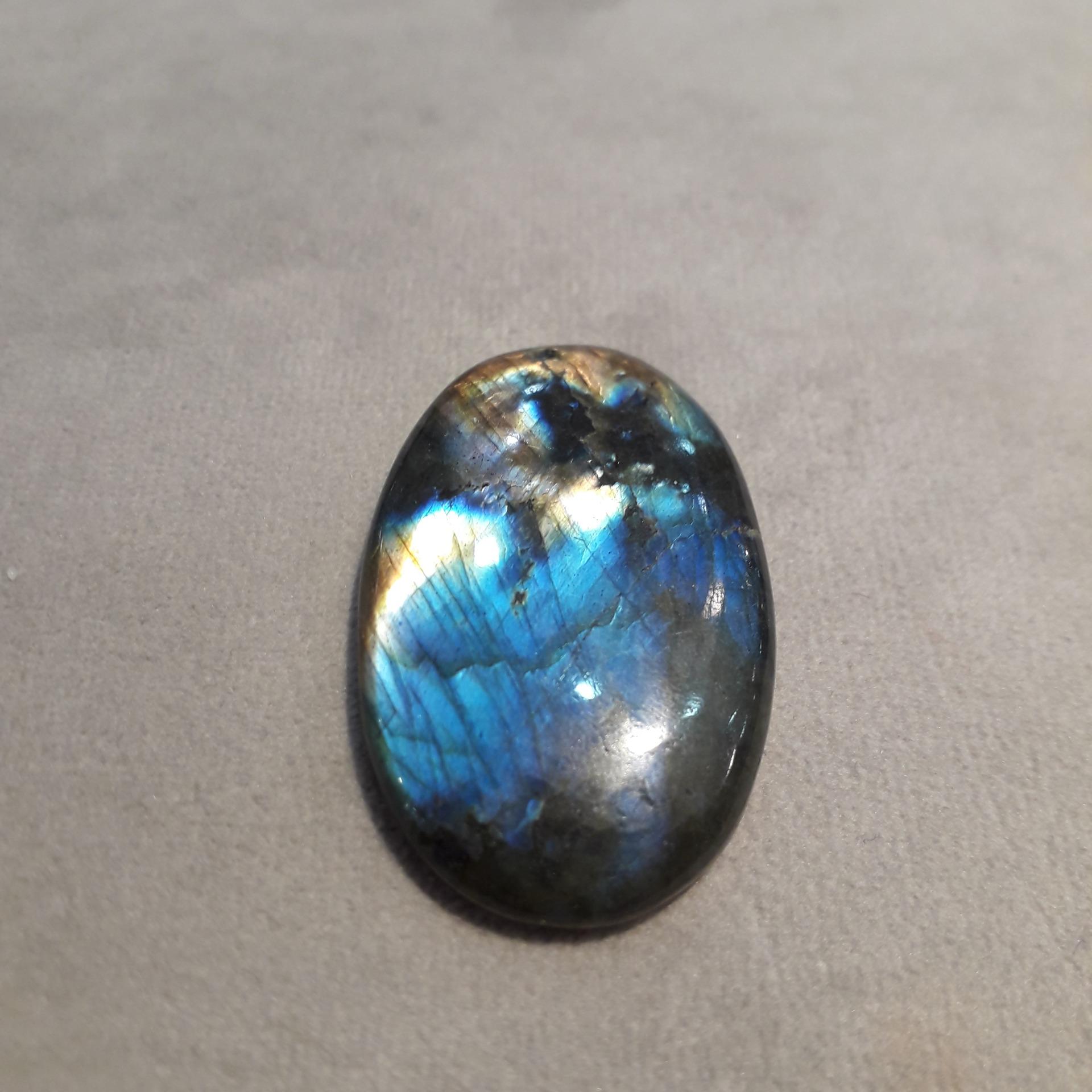 لابرادوریت طبیعی ماداگاسکار