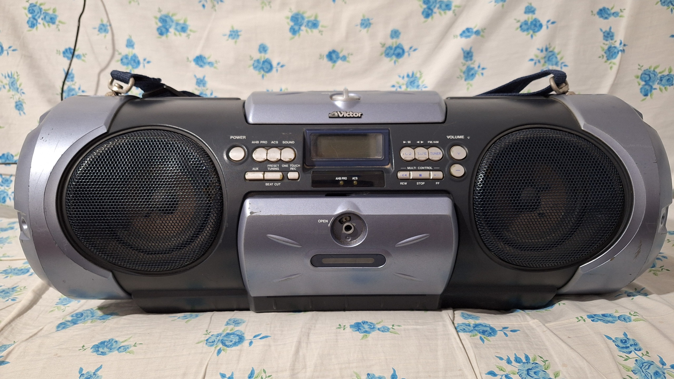 ظبط سوت، CD و کاست خور،دارای رادیو