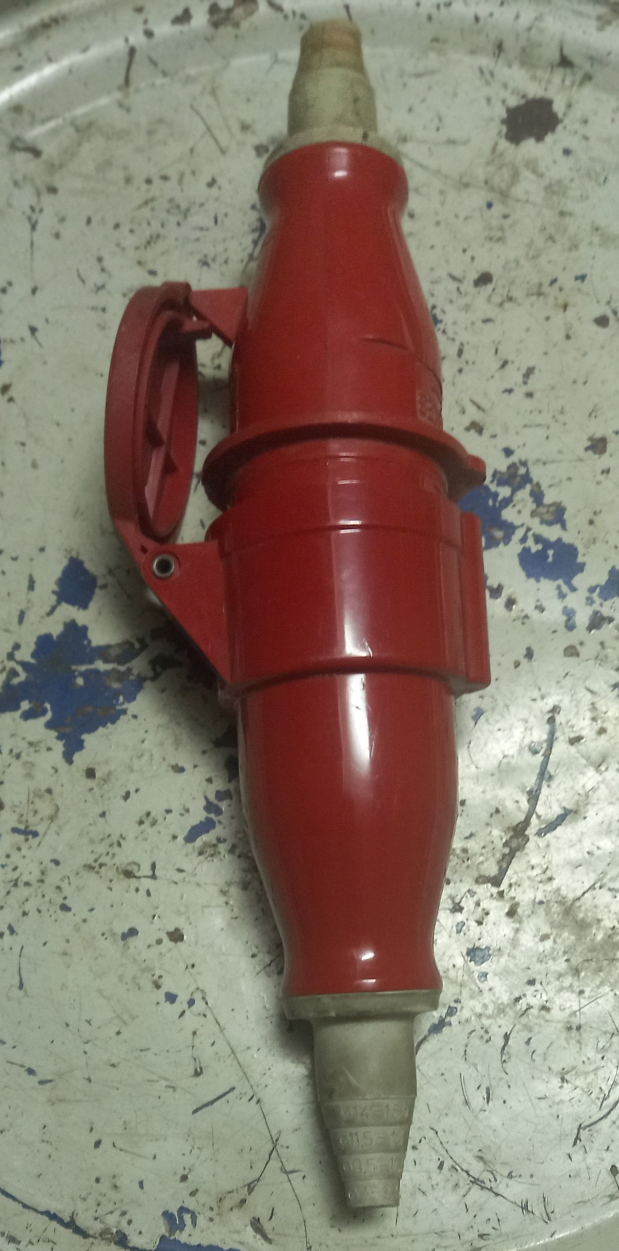 دوشاخه سه فاز صنعتی