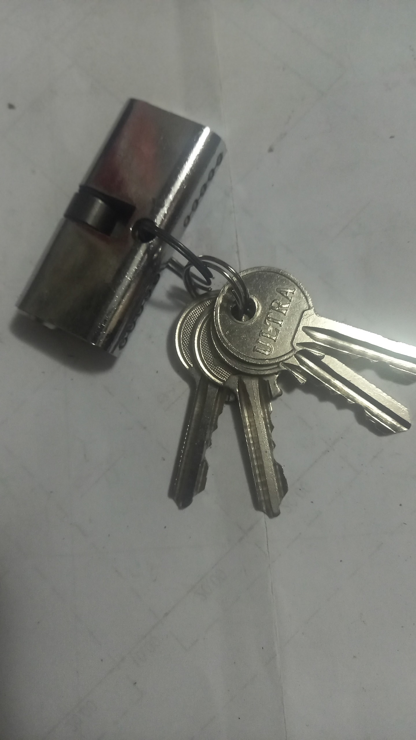 قفل مغزی در آهنی