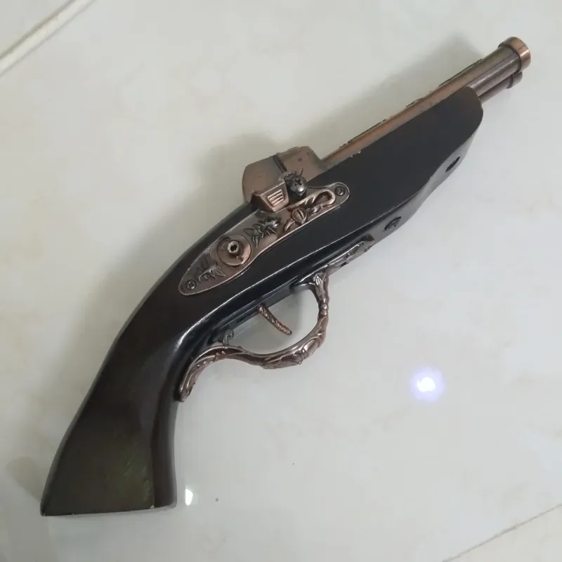 تپانچه چوبی فندکی