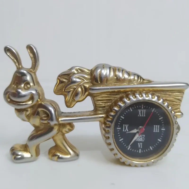 ساعت دکوری خرگوش چموش