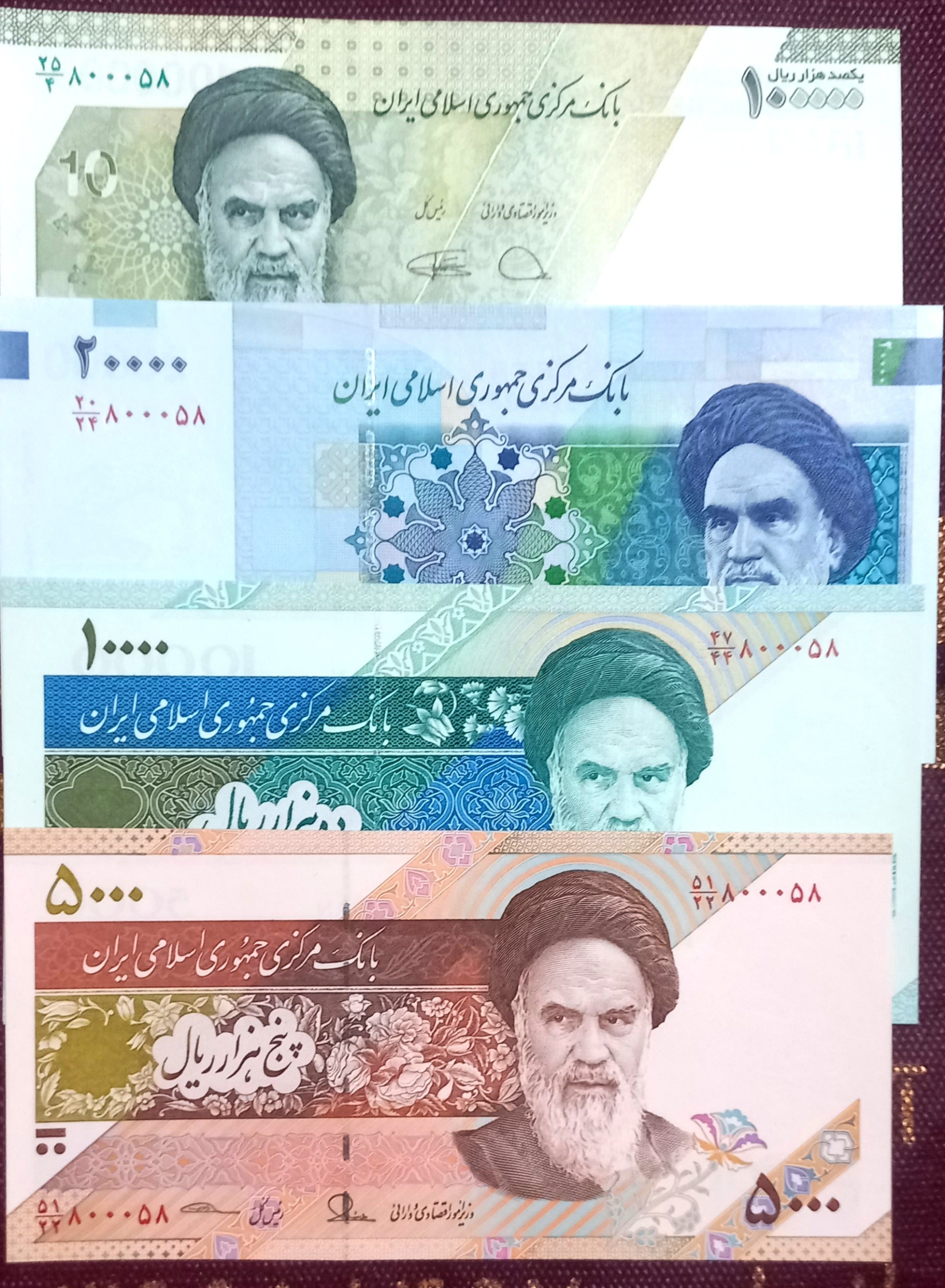 چهارجفت اسکناس بانکی همشماره صفر وسط.توضیحات لطفا