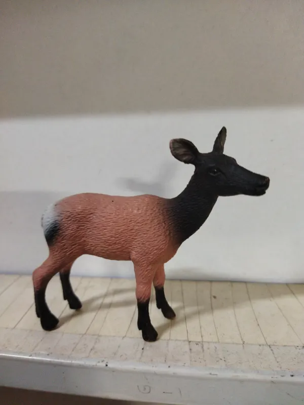 فیگور گوزن سر سیاه