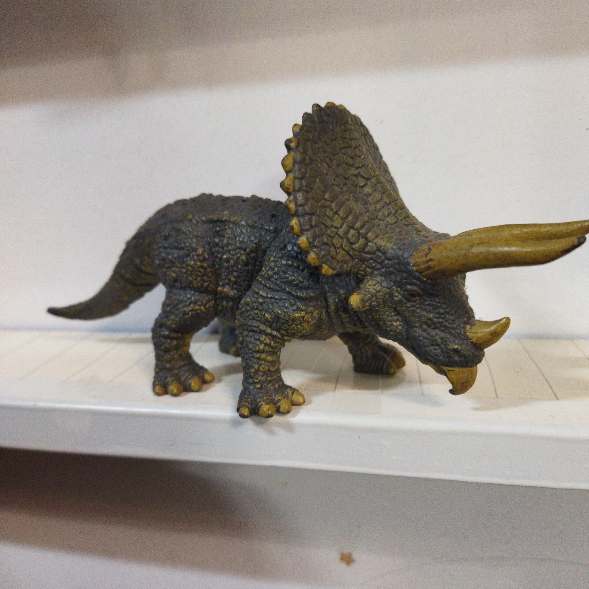 فیگور دایناسور 3شاخ کالکتا