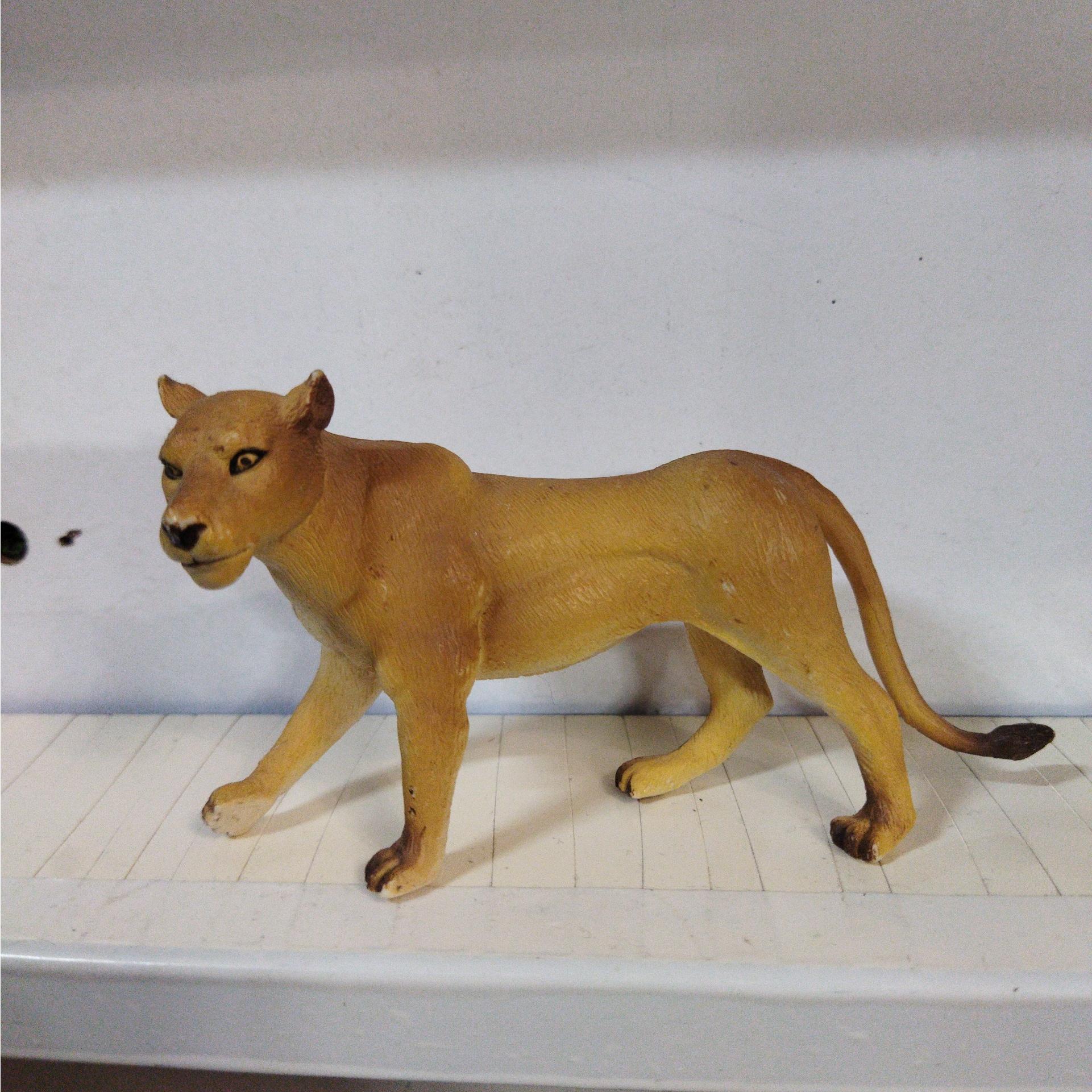 فیگور شیر ماده از برند ترا