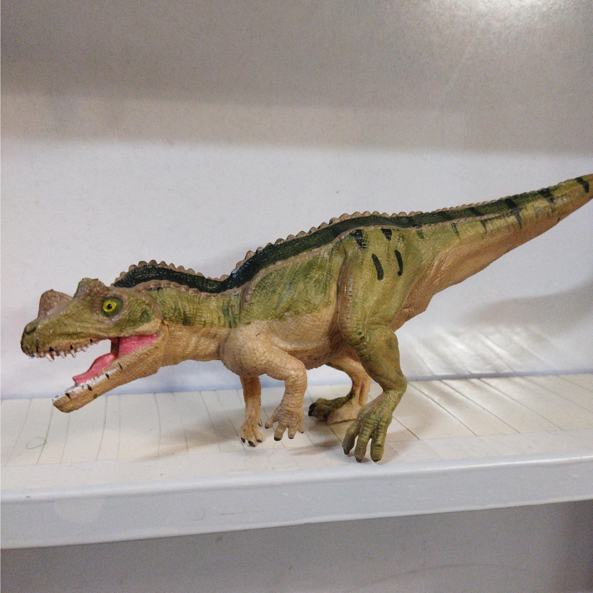 فیگور دایناسور سراتوسورس