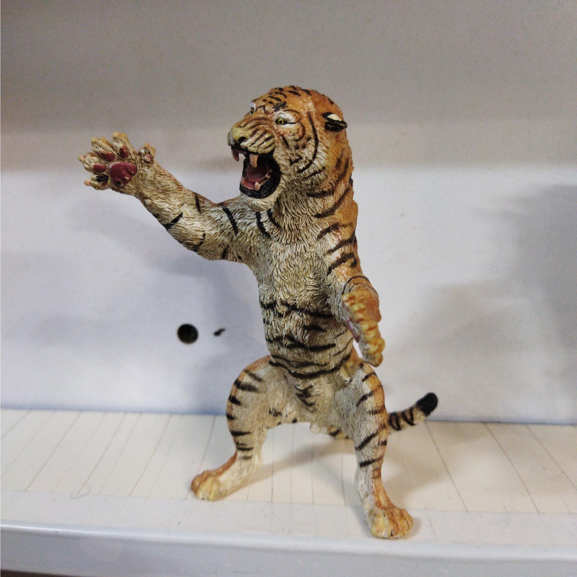 فیگور ببر ایستاده پاپو