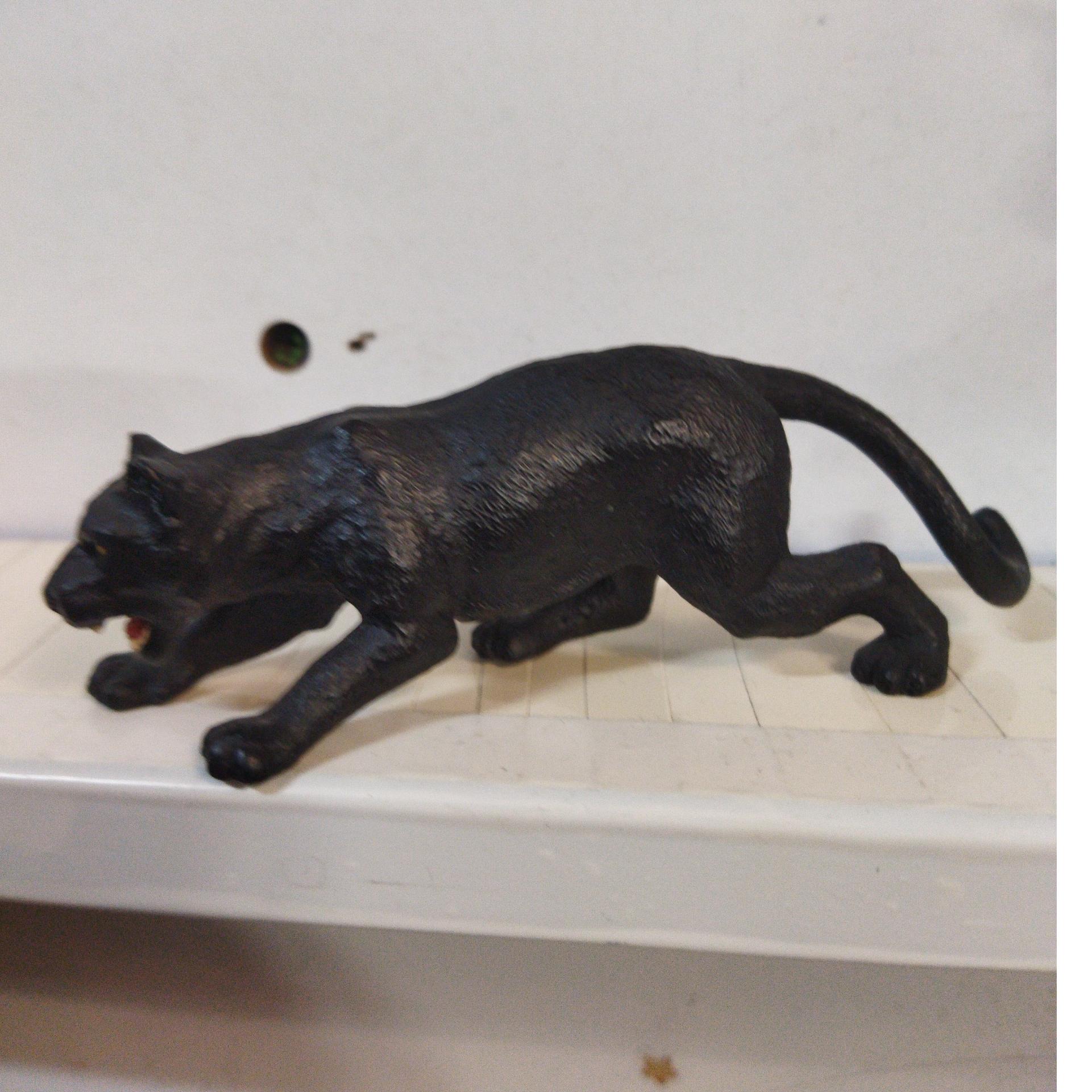 فیگور جگوار سیاه کالکتا