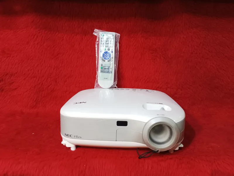 ویدیو پروژکتور NEC سالم با لامپ نو تصویر عالی