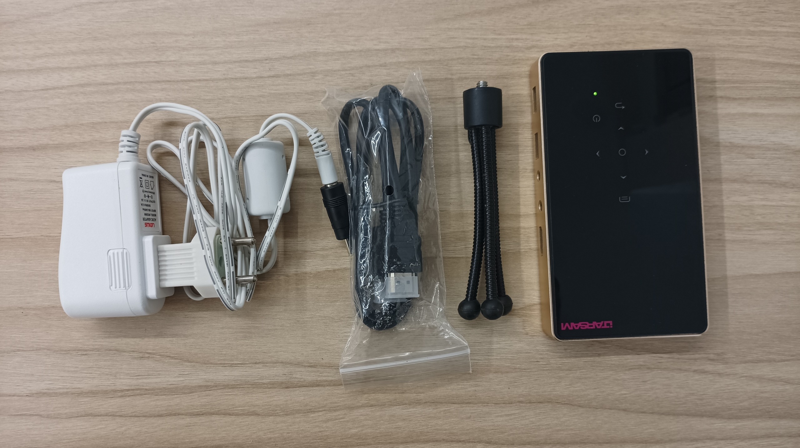 ویدئو پروژکتور جیبی شارژی USB/HDMI/اندروید
