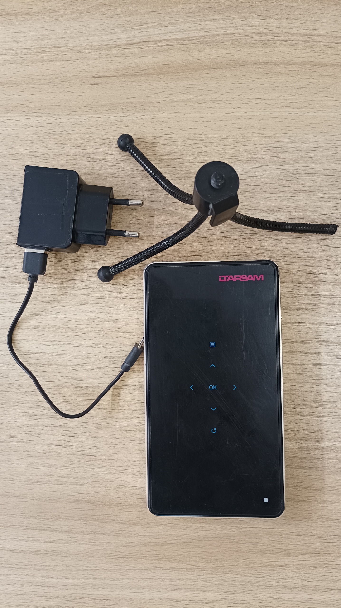 ویدیو پروژکتور جیبی شارژی HDMI/USB اندروید