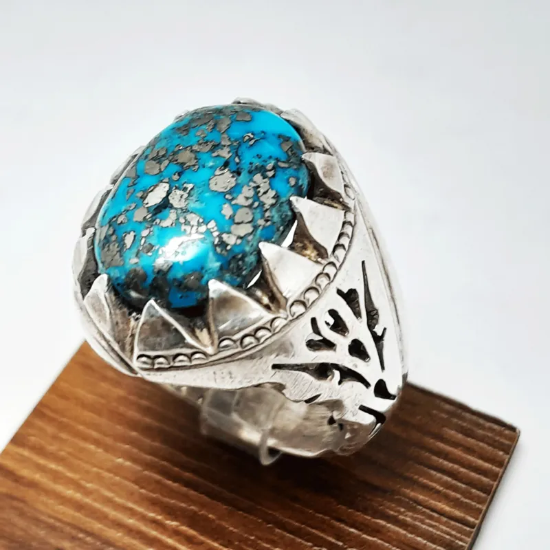 انگشتر فیروزه نیشابور محک انکبوتی رگه طلایی