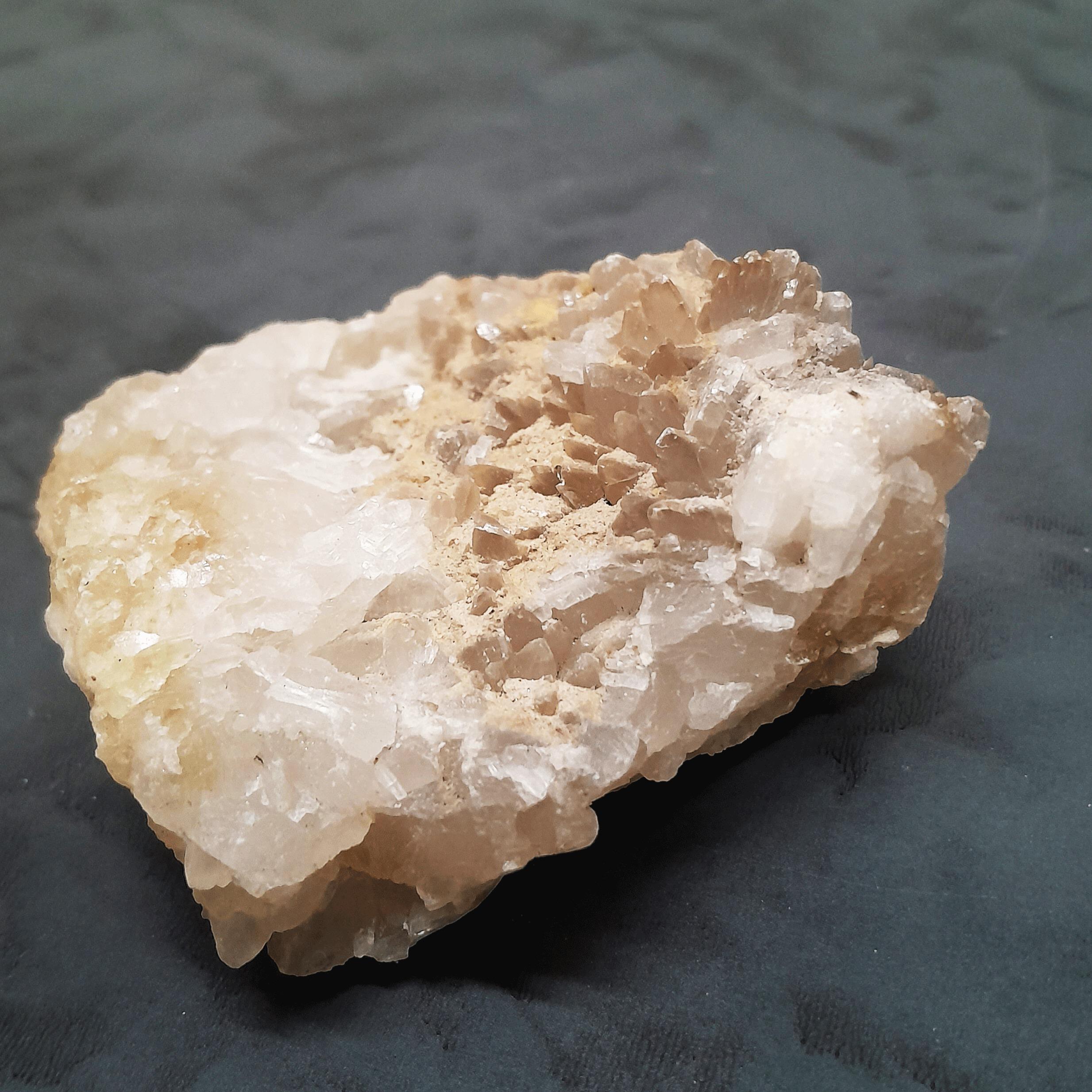 راف کلسیت روی بستر کوارتز معدنی کد 10070