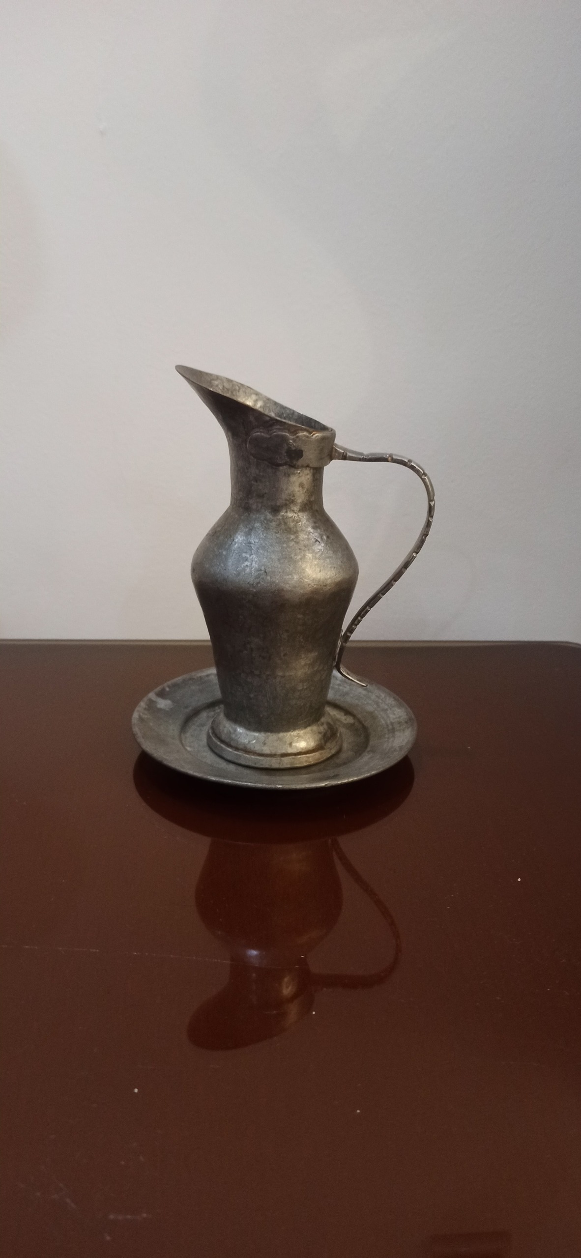 پارچ مسی 20 سانتی قدیمی با پیش دستی مسی