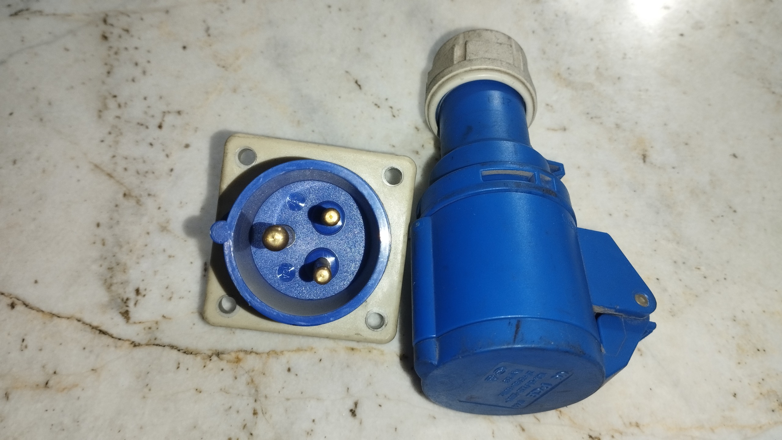 سه شاخه نر و مادگی