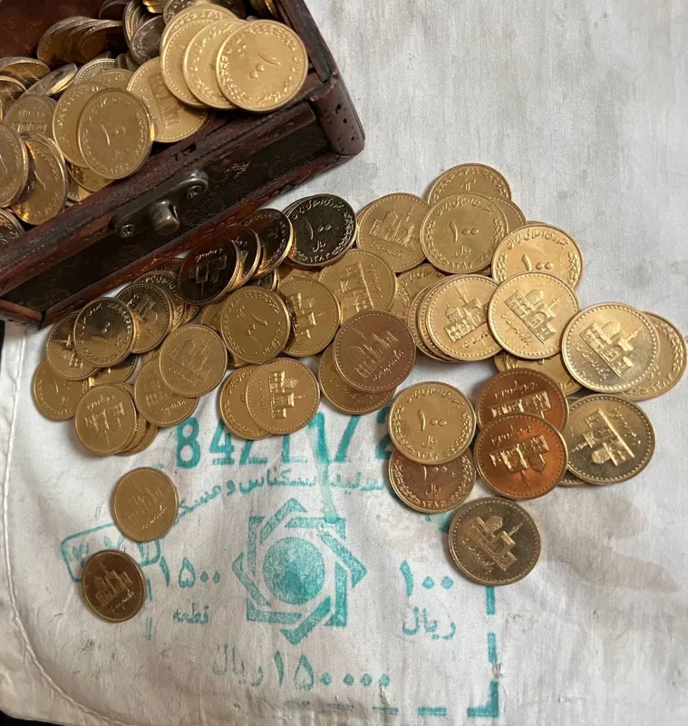 800 سکه 10 تومانی ضرب 1384 و گونی بانک مرکزی