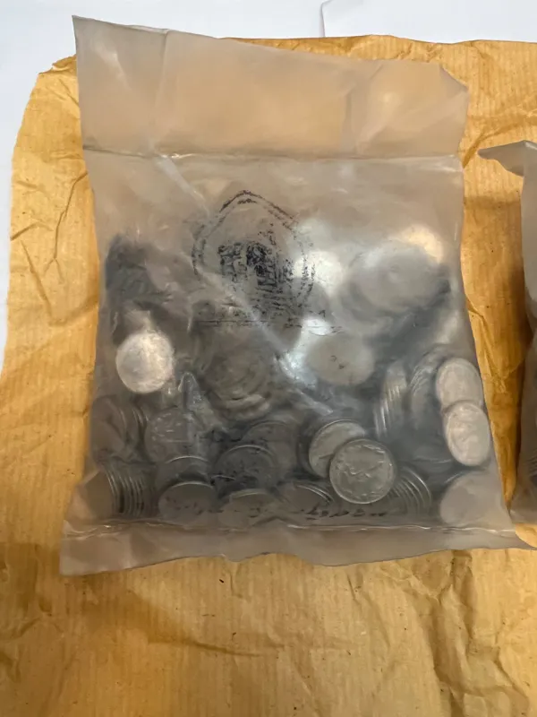 پک بسته پانصدتایی پلمپ سکه یک ریال نیکلی ضرب 1367