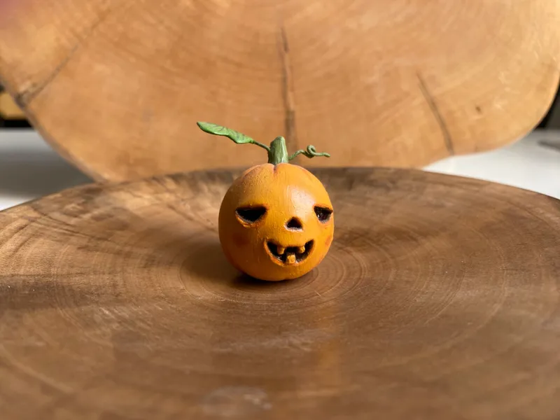 مجسمه خمیری دست ساز مینیاتوری کدو تنبل هالووین