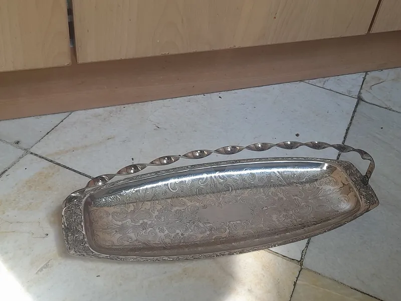 سینی باریک فلزی دسته دار