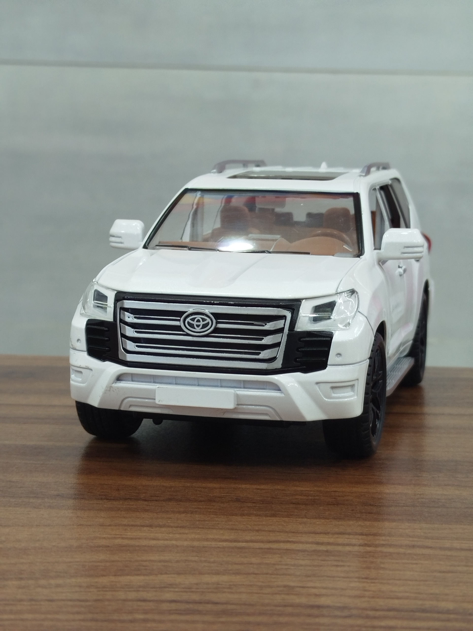 ماکت لندکروز سایز 118