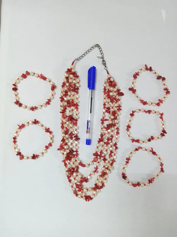 گردنبند 5 لایه و 5 تا دستبند