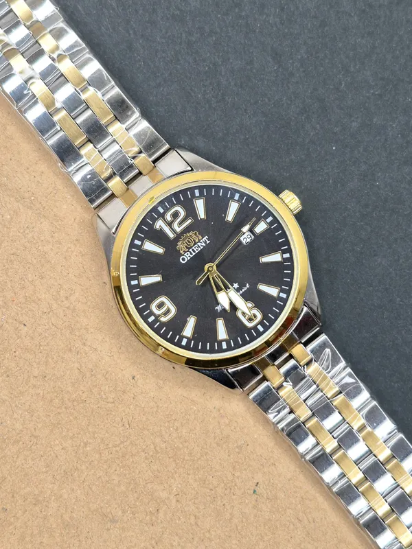 ساعت ست اورینت صفحه مشکی