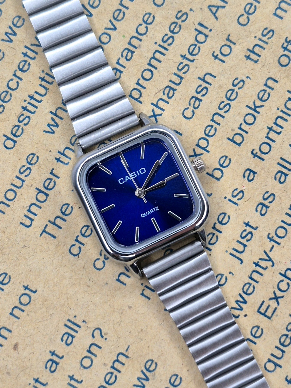 ساعت مچی زنانه کاسیو صفحه ابی