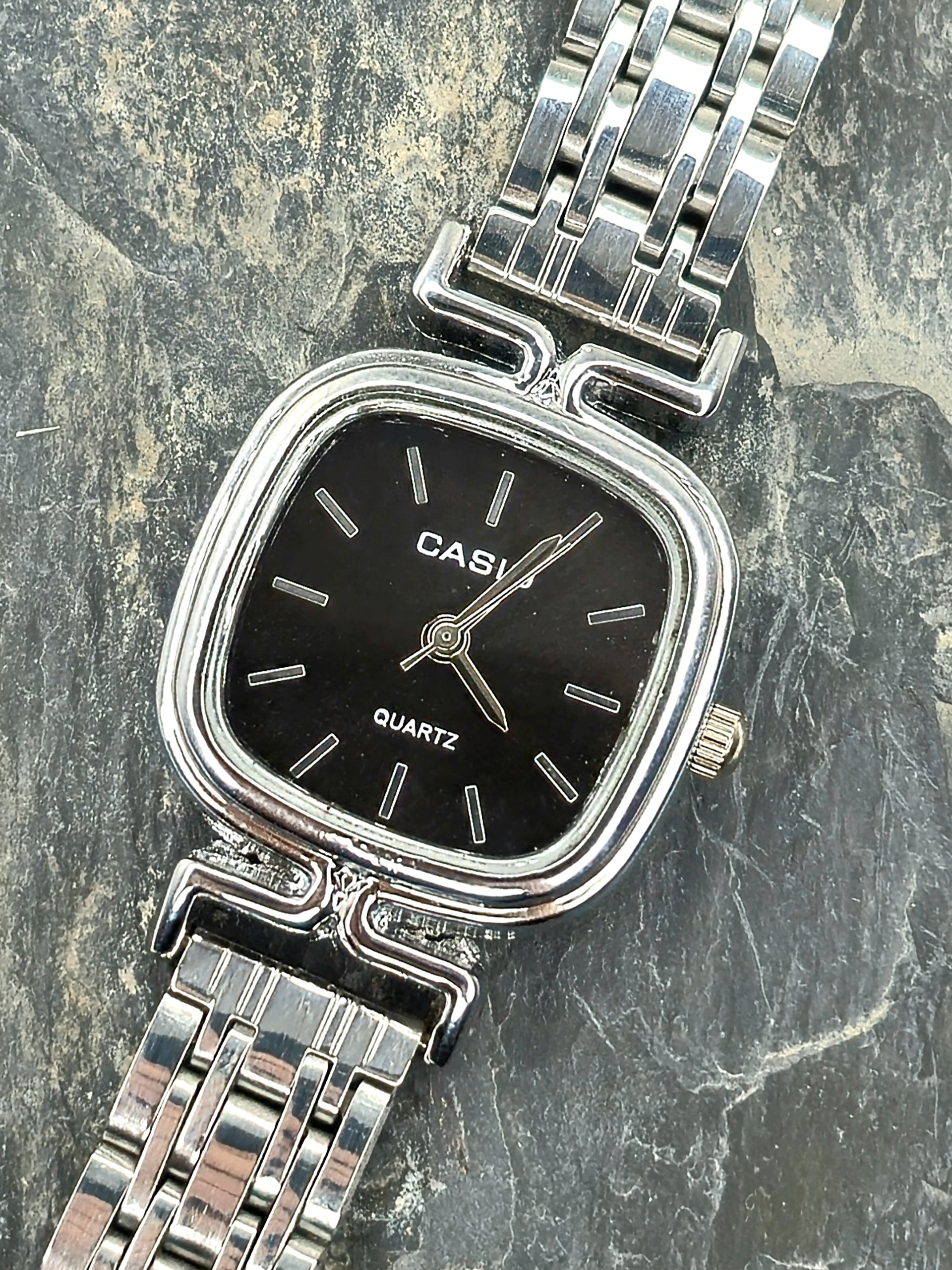 1ساعت مچی زنانه کاسیو صفحه مشکی
