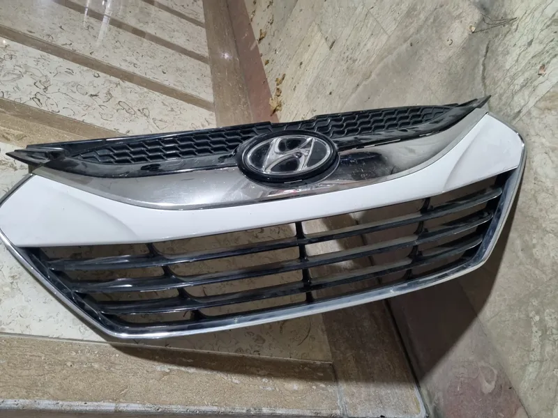 جلو پنجره توسان اصلی