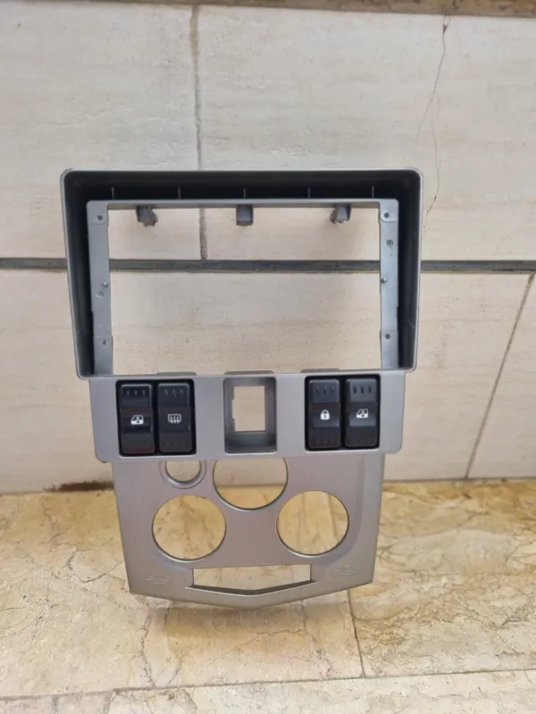 ال 90 پنل مانیتور خور همراه با کلید