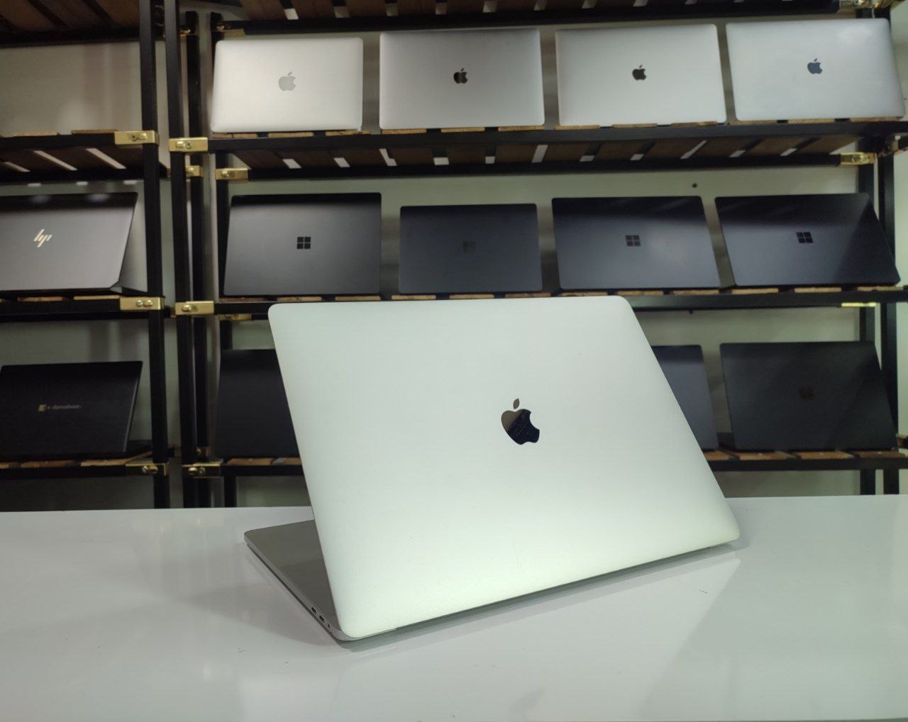 macbook pro 2018 a1990