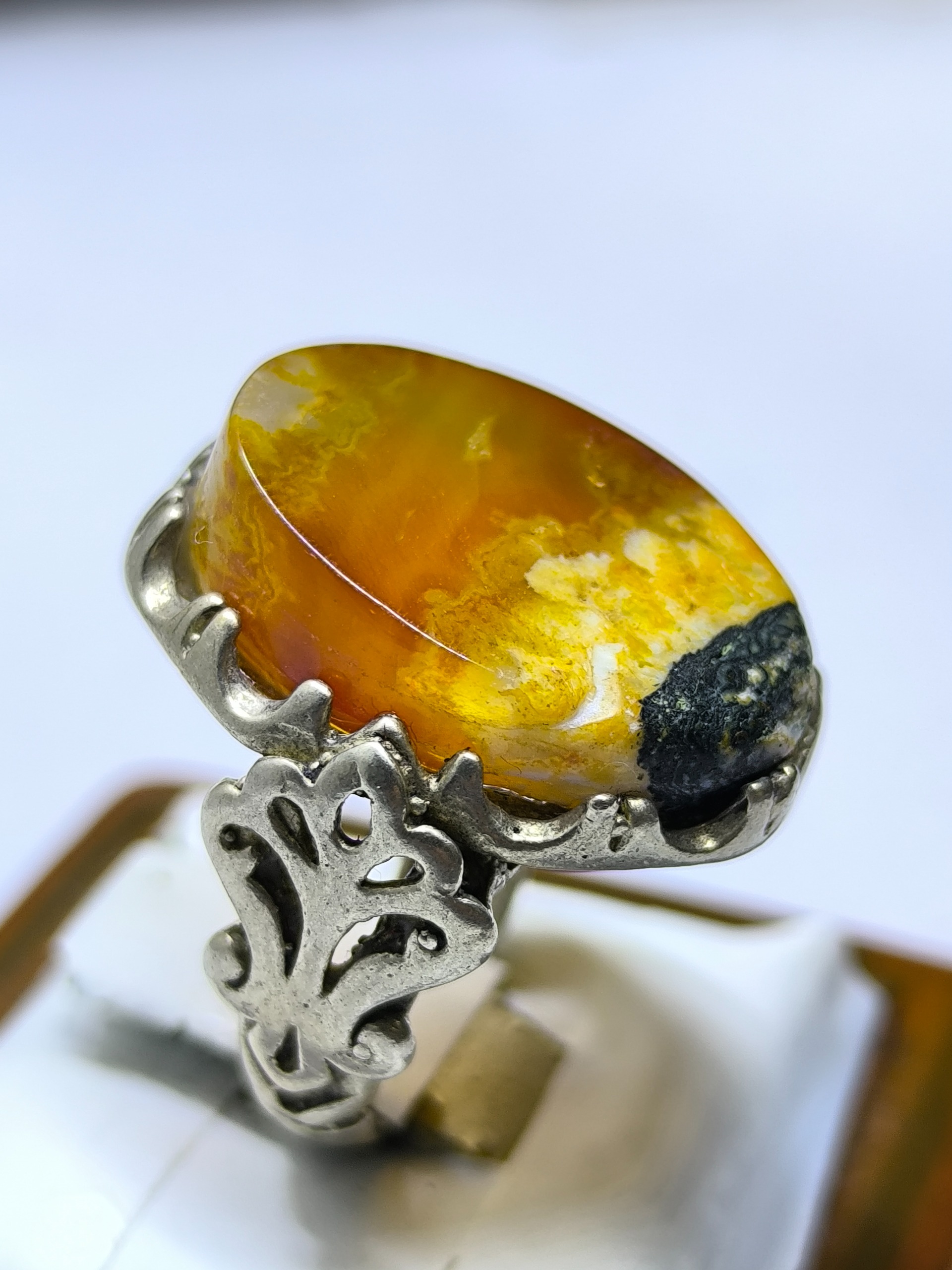 انگشتر بسیارزیبا عقیق پرتقالی زغال دار