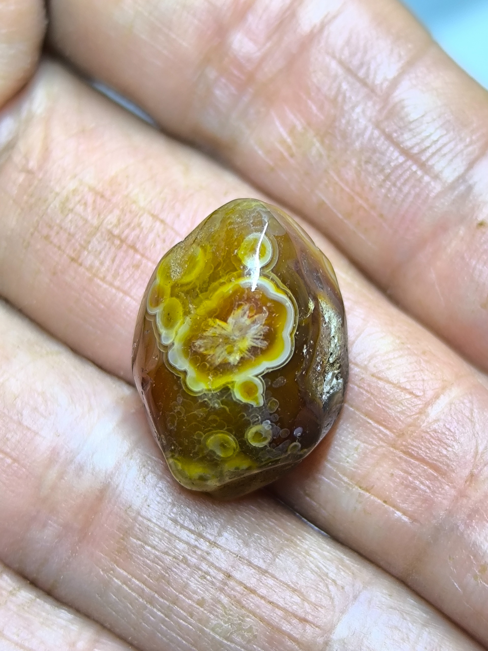 سنگ اعجوبه و پرانرژی حجرالعیون هزار چشم فعال